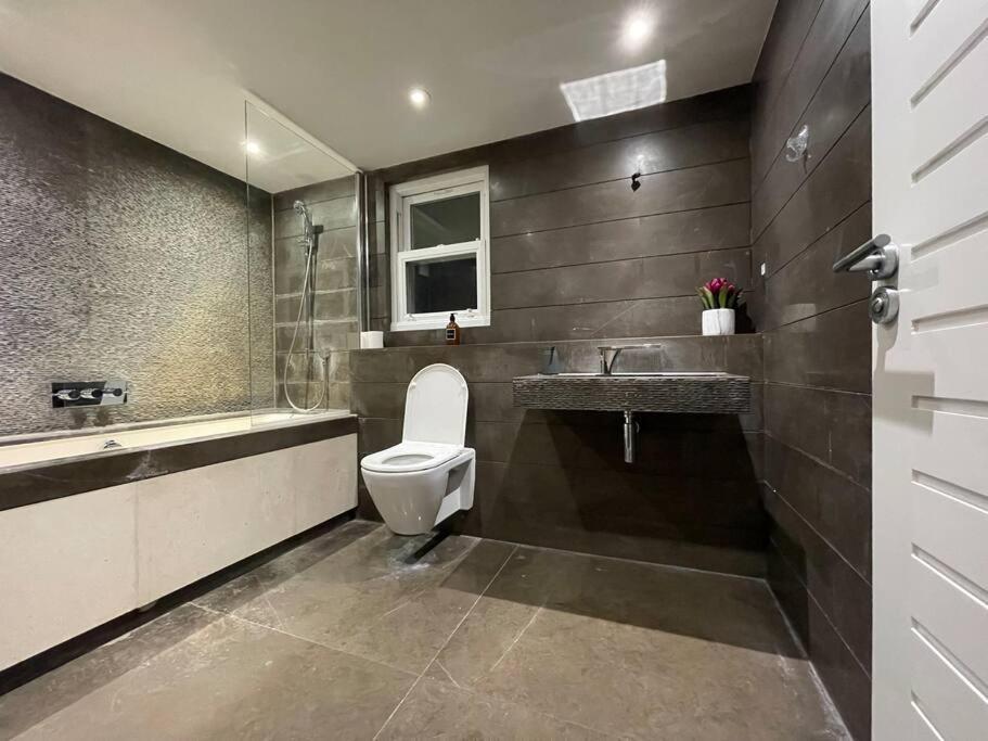 Quintessential Town House Close To Central London Luaran gambar